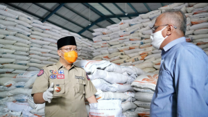 Tinjau Gudang Bulog, Gubernur Bengkulu Pastikan Stok Beras untuk Warga Aman
